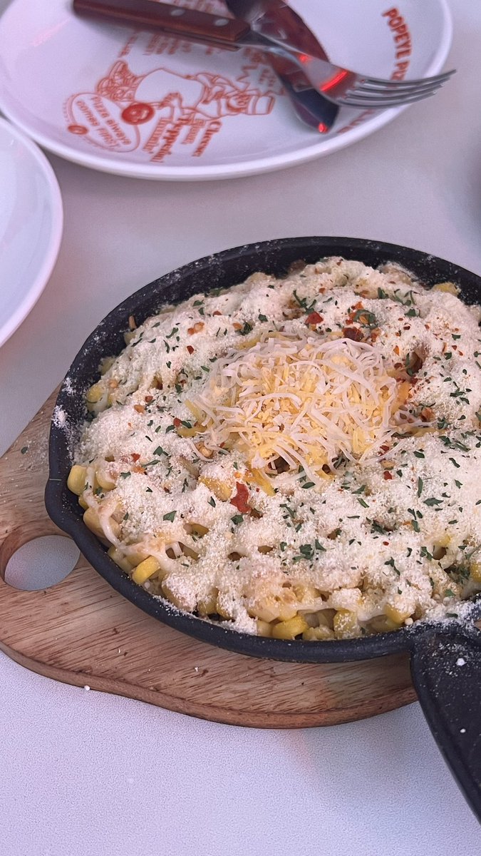 뽀빠이피자클럽 서교점

어렸을때부터이상하게포테이토피자가 그리 좋았다는 승식이에게
피자가게가 생카로 열리면 좋겠다는 생각은 했었지만 정말루 이루어질줄이야! 그것두 승식이가 좋아하는 포테이토+페퍼로니 조합이라니 넘 뜻깊었어용 .. 🥹

#For_my_pizza_boy_siki
#언제나_승식이_편