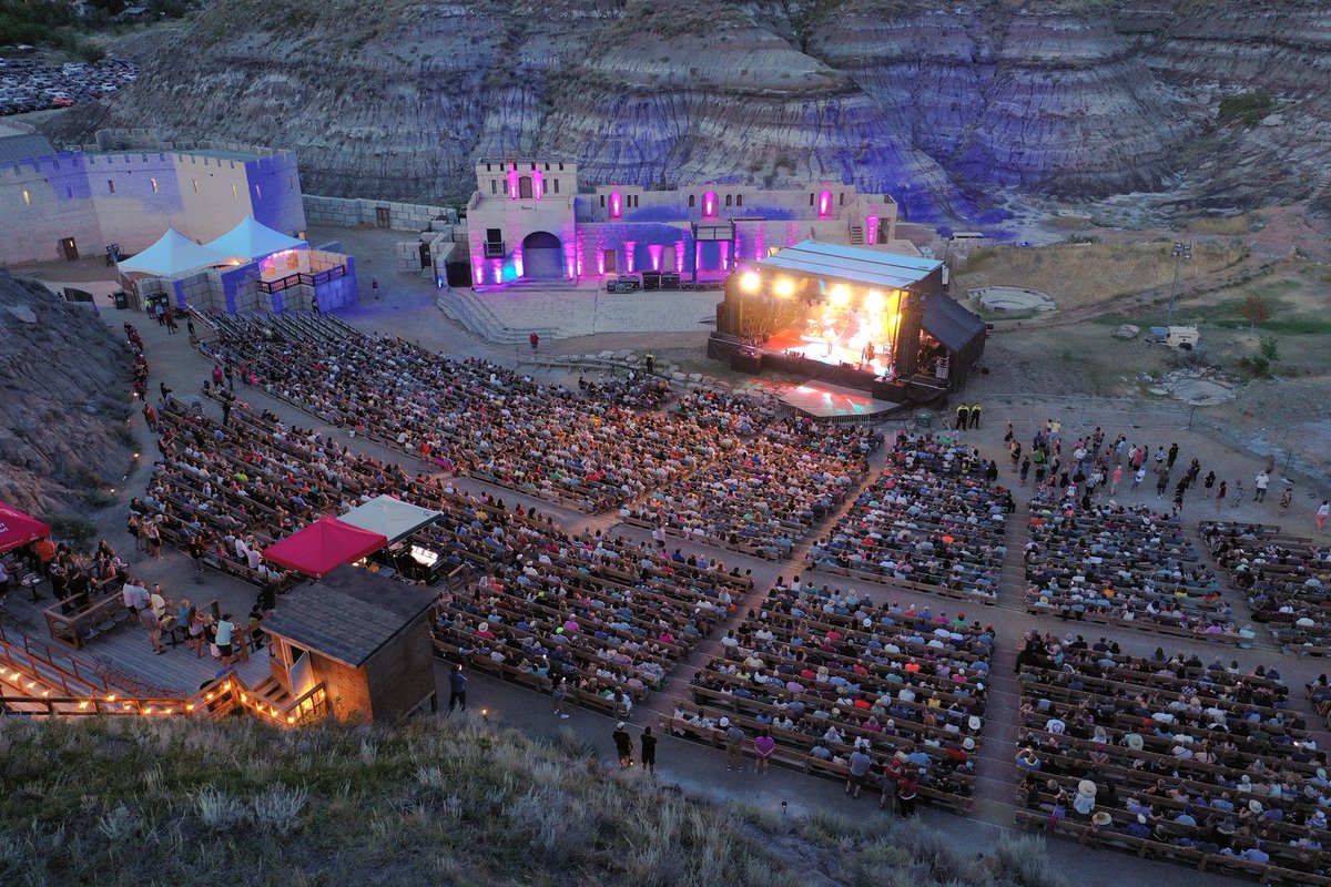 BadlandsAmp's tweet photo. @darlyn1 @TomCochraneMUS We loved having @TomCochraneMUS at the Badlands Amp in 2022. What a fun night with a soldout crowd! https://t.co/f3QlulB6ci