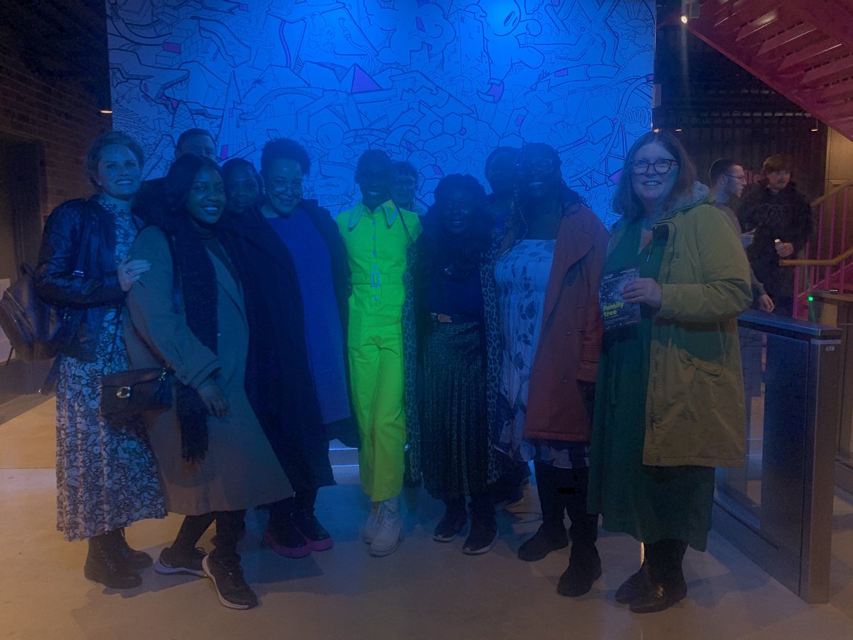 DaphneSteeleBC's tweet photo. We had a fantastic time at our 1st Daphne Steele Live theatre trip. Taking the book club to the stage. We read ‘The Immortal Life of Henrietta Lacks by @RebeccaSkloot in 2021. So excited to see #familytree @BrxHouseTheatre Amazing cast and unique production. https://t.co/hd6Zb1u65a