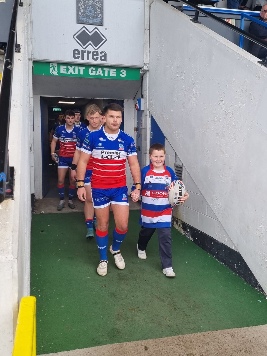 Thank you @RochdaleHornets @andy_mazey for your invitation to today's  nailbiting game against  @WorkingtonTown. #rugbyleague #rlfamily