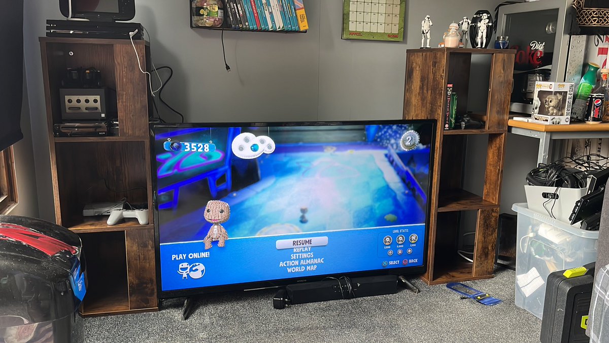 Duxy68's tweet photo. Waiting for my tv cabinet to begin my retro man cave. @mancave https://t.co/j5EWADbwkV