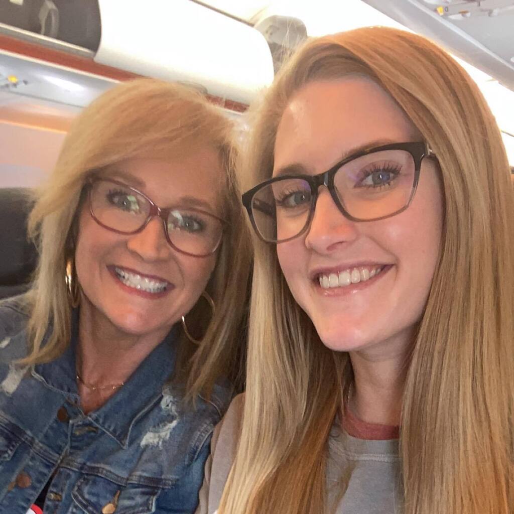 melmeyer2's tweet image. The first few days was a mom and daughter trip, which was so fun.❤️ 
She even worked out with me a couple of days. Woohoo! 🙌🏼😀 

Then we were joined by Richard and Miss Chloe. 💕

Met up with some amazing friends that we haven’t seen in years and whom… instagr.am/p/CrGg_W5OD75/