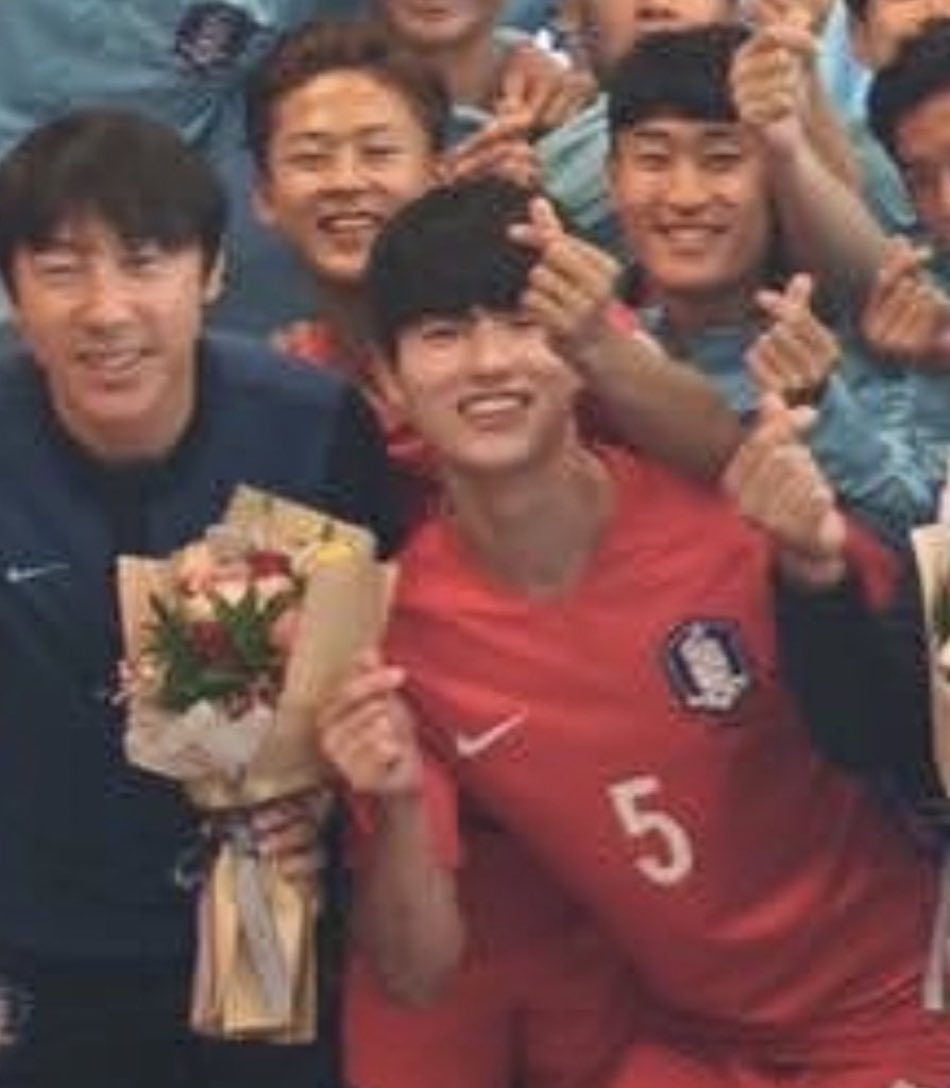 활짝 웃을때 젤 귀여웅 .. 😽