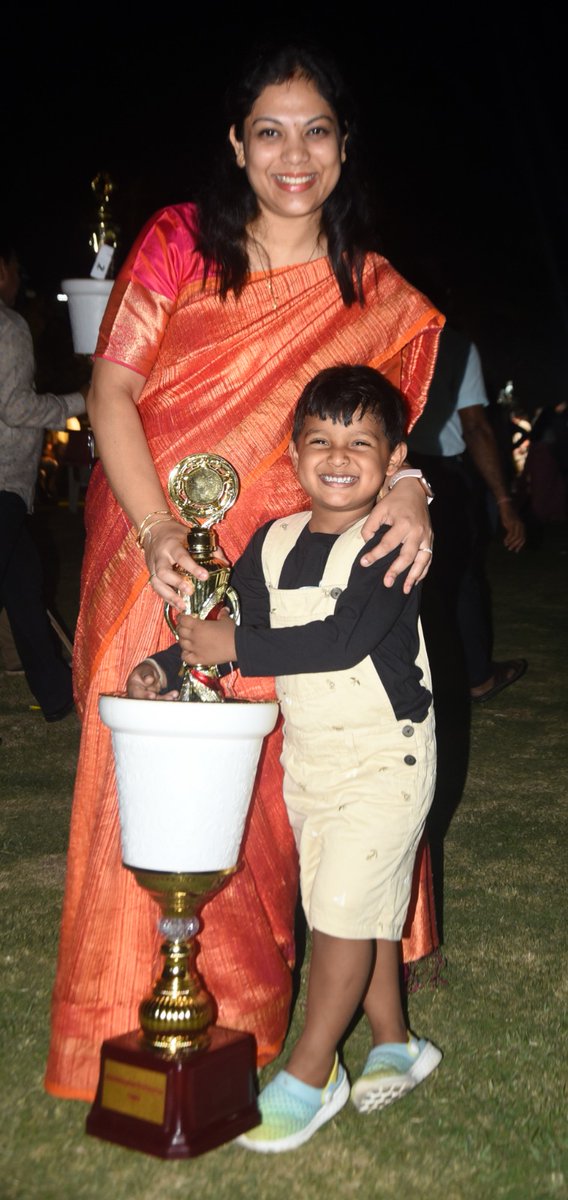 PamelaSatpathy's tweet photo. Humbled to receive the "Golden Garden Award" for Best individual Home #Garden in the "7th Garden Festival 2023",organized by Horticulture Dept, Govt of Telangana.

Received the Trophy from Hon’ble Minister of Agriculture along with my team-Annapurna,Padma, Satyanarayana &amp; Momo😊 https://t.co/h75MJdFwN5