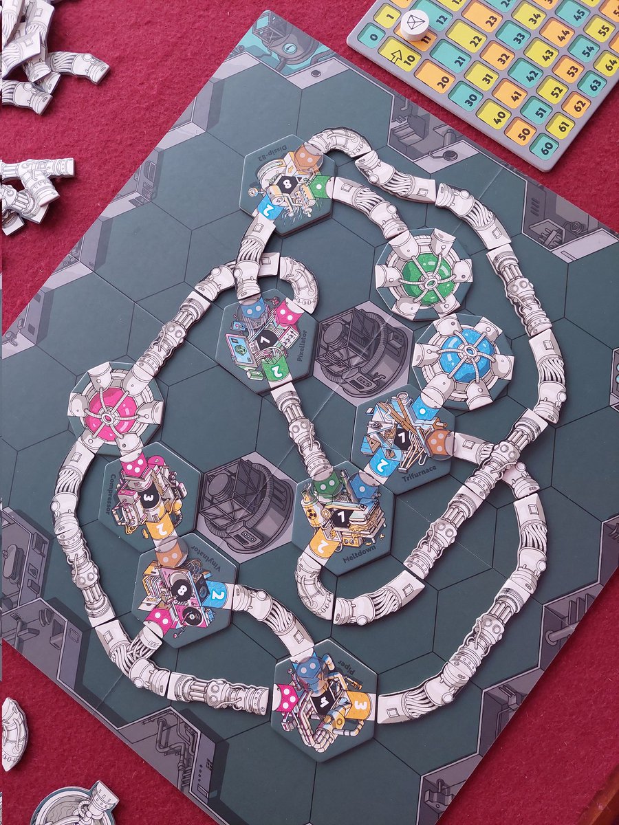 mazmorreo's tweet photo. Partida muy rara, 11 puntos básicos a #FactoryFunner pero luego se añaden 42 por conexiones, así que partida ganada 😇 (por ser >=50 puntos) #solitario https://t.co/WSc3rekzkk