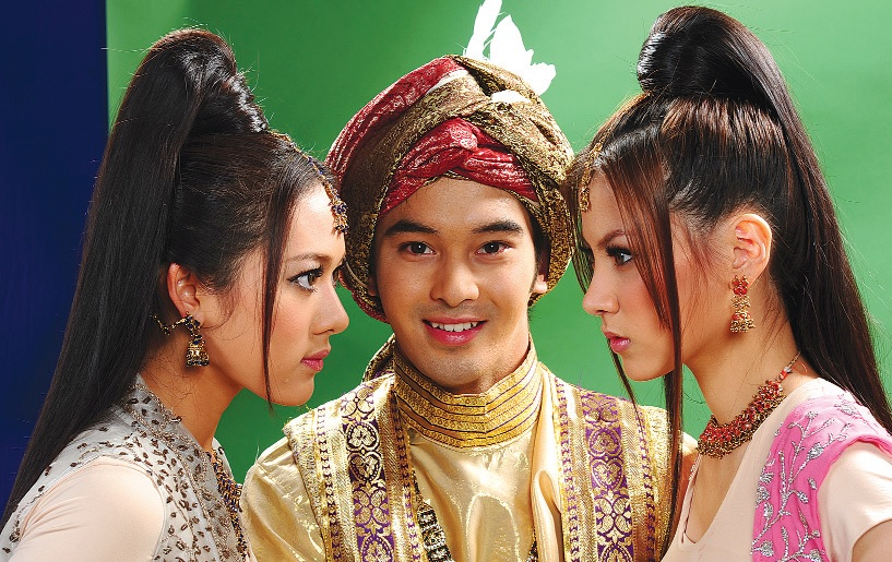 เห็นคนโพสต์ถึงอสูรน้อยในตะเกียงแก้วว่าครบรอบ 11 ปีแล้วหดหู่มาก เวลาผ่านไปเร็วเกิน 
แต่แผลแห่งความแก่นี้น่าจะลุกลามกว่าเดิม ถ้าบางคนเกิดทัน สาวน้อยในตะเกียงแก้ว เวอร์ชัน ณัฐวุฒิ สกิดใจ x แคทรียา อิงลิช / ส่วนรุ่นฉันเป็นปู ไปรยา ฮือๆ