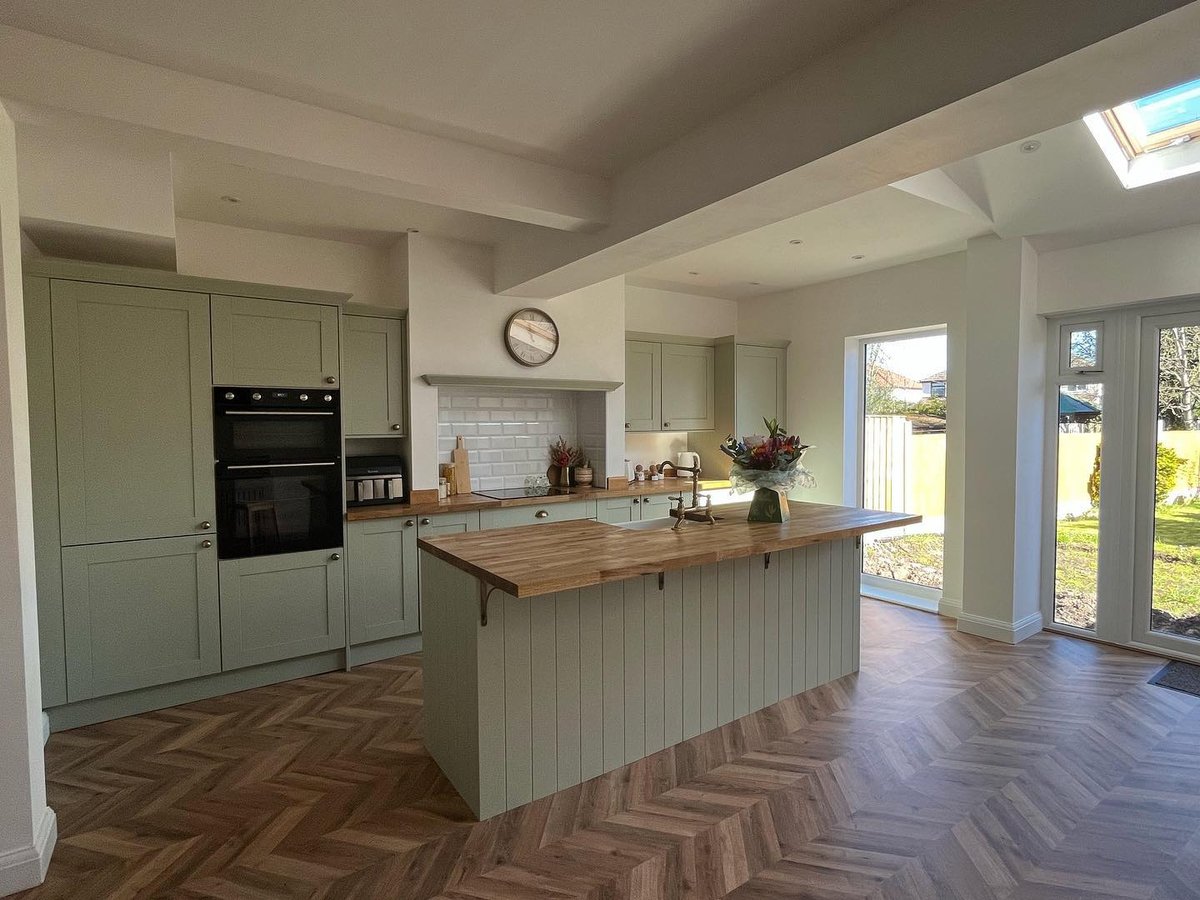 Wren Kitchens on Twitter: "The beautiful Shaker 5-piece cabinets with the soft hue of Sage Green ...