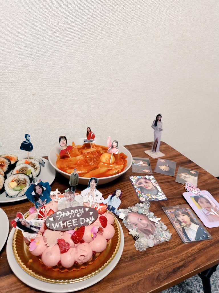 wi_wi_wind_'s tweet photo. フィイン爆誕祭❣️お誕生日おめでとうございます❣️

言葉じゃ表しきれないくらい大好きな人🌼たくさんの大切な出会いと、幸せな思い出と、抱えきれない程の愛と、人生を、ほんとうにありがとう。
だいすき❣️❣️❣️
#휘인 #happWHEEday
#OurSpringWheeinDay
#휘인더_벌쓰데휘
https://t.co/KFpPf5dKv2 https://t.co/Ietj8EnP3j