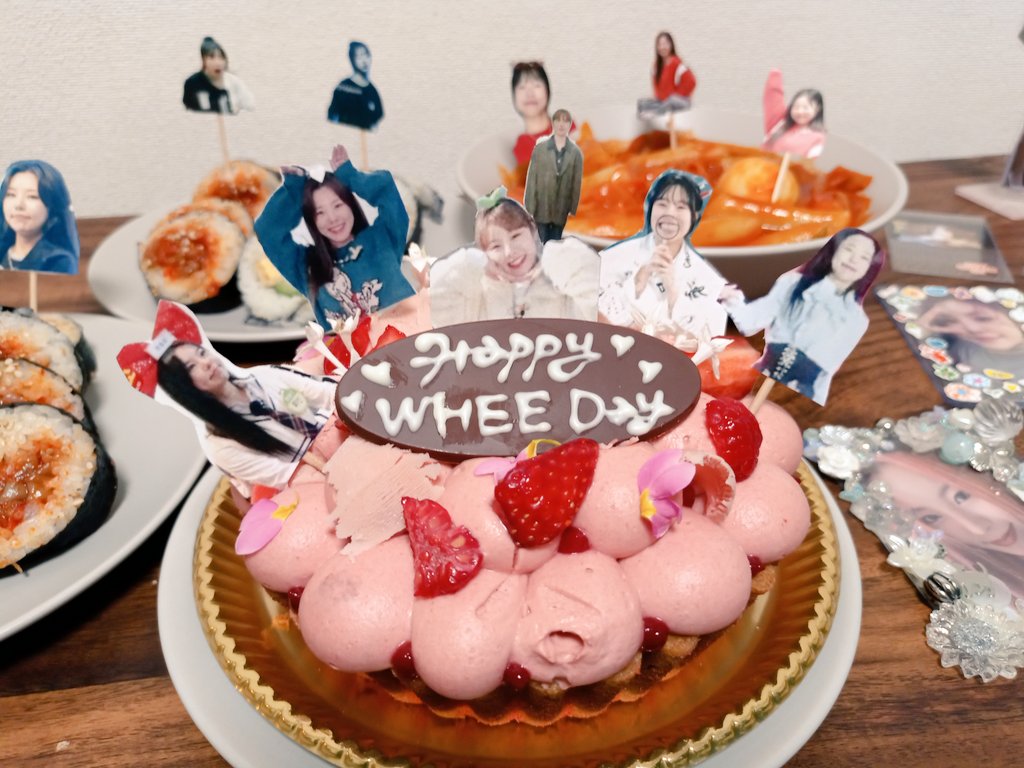 wi_wi_wind_'s tweet photo. フィイン爆誕祭❣️お誕生日おめでとうございます❣️

言葉じゃ表しきれないくらい大好きな人🌼たくさんの大切な出会いと、幸せな思い出と、抱えきれない程の愛と、人生を、ほんとうにありがとう。
だいすき❣️❣️❣️
#휘인 #happWHEEday
#OurSpringWheeinDay
#휘인더_벌쓰데휘
https://t.co/KFpPf5dKv2 https://t.co/Ietj8EnP3j