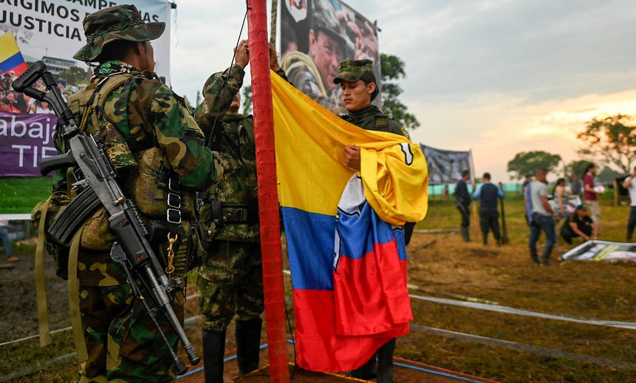 Disidencias FARC proponen a Petro diálogo en Noruega
Se espera que este domingo se den conocer los nombres de quienes formarán su equipo negociador y la hoja de ruta para iniciar el proceso de paz. Advierten que cese al fuego bilateral.

#JusticiaYPaz