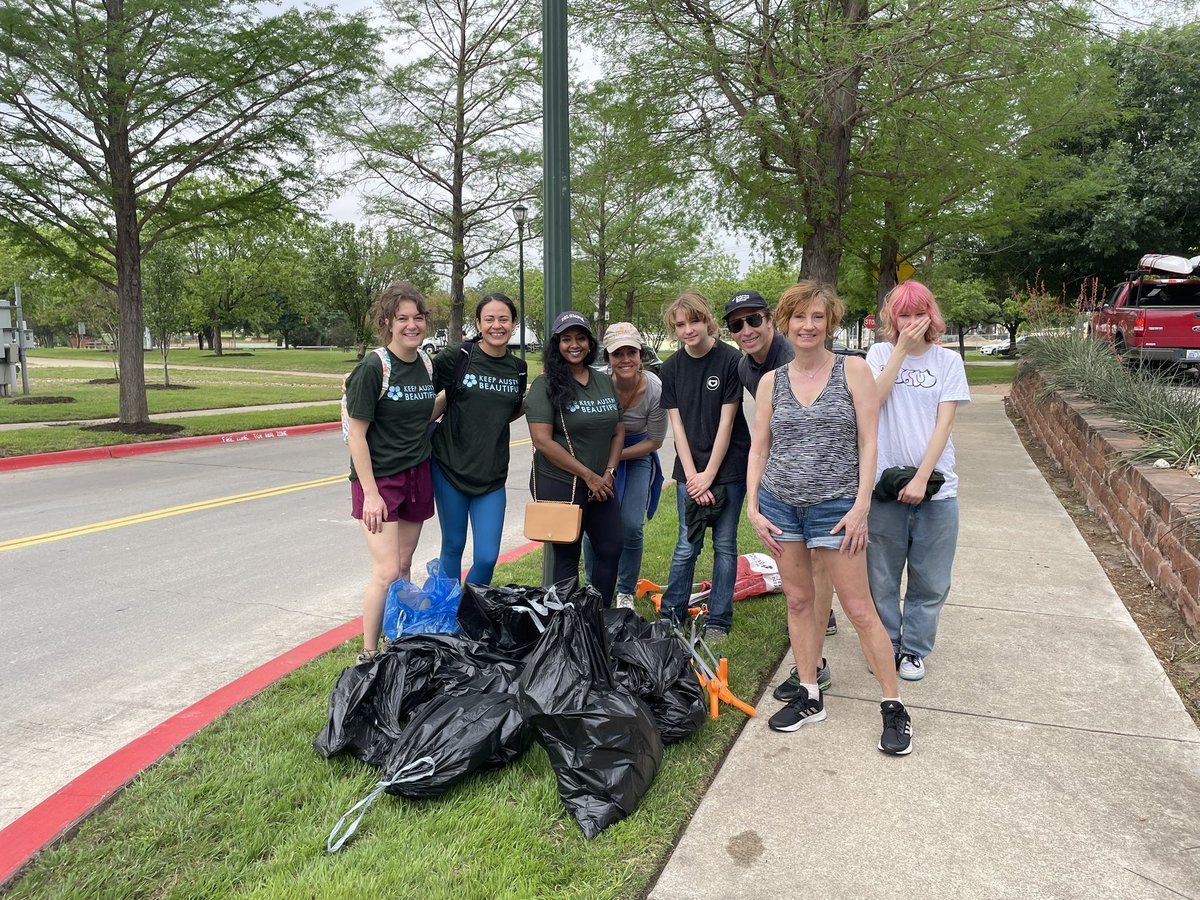Our <a href="/Columbia/">Columbia University</a> alum in Austin enjoyed volunteering yesterday for #KeepAustinBeautiful Day to clean up Mueller Lake Park in honor of Earth Month! Enjoyed serving as a Site Leader for <a href="/KAB_Austin/">Keep Austin Beautiful</a>.