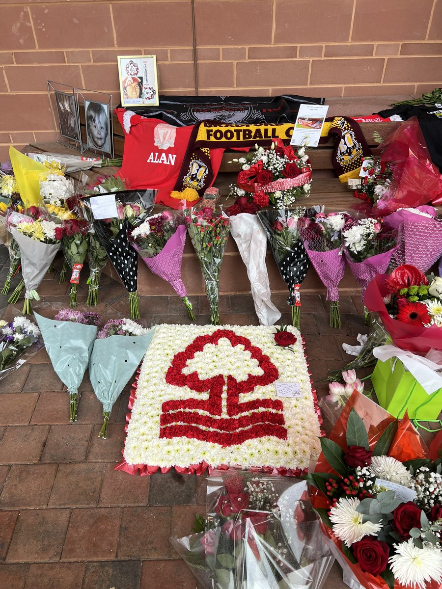 debutantedancer's tweet photo. Following two funfilled days in Liverpool at the Grand National at Aintree, paid a visit to #Anfield to pay respects at the Hillsborough shrine. The 97 will always be remembered. ๐๐ผ #YNWA #lfcforlife https://t.co/IKMCIAy2rR