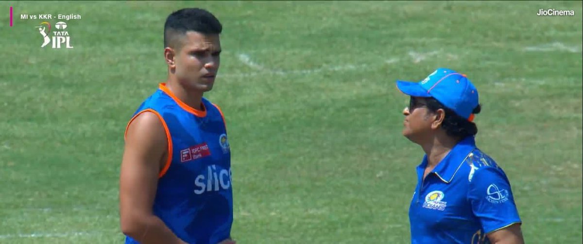 VivegM's tweet photo. From Father to Son Tendulkar 🙌 Welcome #ArjunTendulkar https://t.co/oZpVengYia