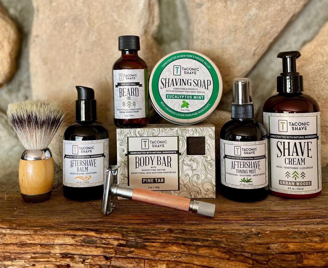 End the week feeling your best 😍#HappySunday 😊 #selfcare #luxurygroomingproducts supersafetyrazors.com 

#parkersafetyrazor #parker74r #taconicshaveproducts #taconicshave #beardcareproducts #wetshavingproducts #bodycareproducts