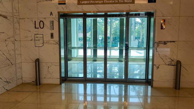 srchetlur's tweet image. The world&apos;s largest passenger elevator is in Mumbai, India. It is 278 sq. feet large and can carry 235 passengers.

#spreadtheknowledge #generalknowledge