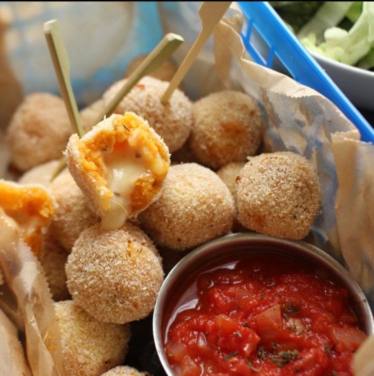 civenid's tweet photo. Pour ceux que ça intéresse cette photo provient du compte insta de ma soeur qui fait de la cuisine créole sans gluten, je vous invite à suivre son travail.🤍🙏
https://t.co/IMDHz1S1sr https://t.co/e9mWC0DyW6