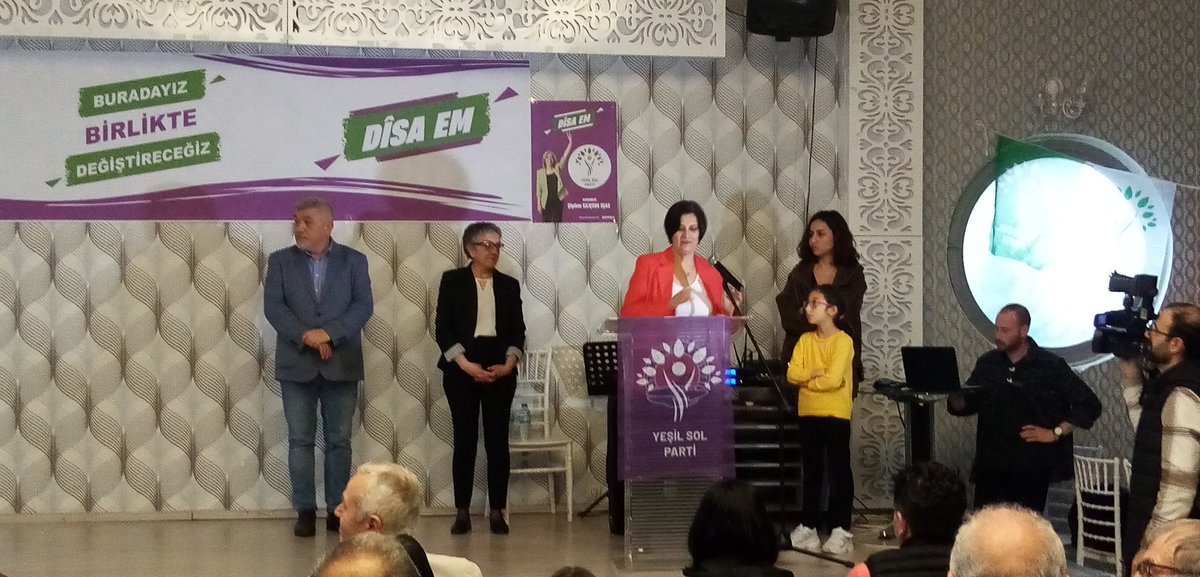 yesiller_samsun's tweet photo. Samsun Yeşil sol parti olarak 14 mayıs seçimlerinde  yarışacak  milletvekili adaylarımızı yurttaşlarımıza tanıttık..
Birleşe birleşe kazanacağız..
@Turkiye_KHK
@YesillerSol https://t.co/pY1DqDX4AF