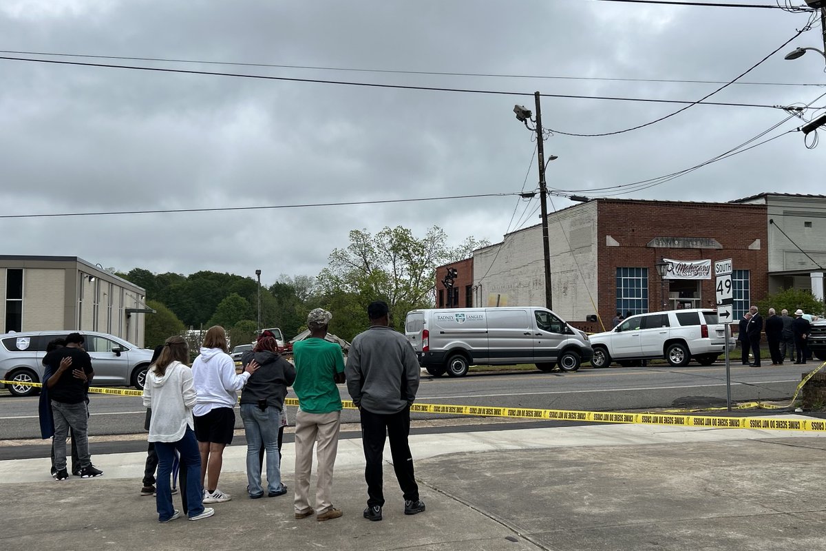 lyman_brian's tweet photo. Four people were killed at a birthday party in downtown Dadeville on Saturday night. A number of other people were injured. Alabama has one of the highest rates of deaths from firearms in the nation.  https://t.co/f81RRO7rfw https://t.co/3wC00qq1xG