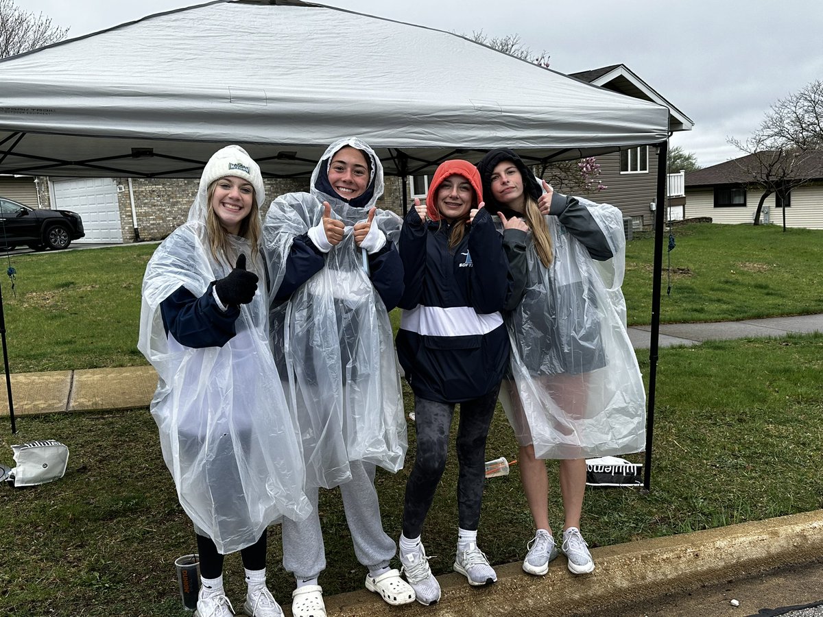 DGSActivities's tweet image. Celebrating another successful 5K Mustang Trot! Thank you to all of our race day participants, student &amp;amp; staff volunteers, &amp;amp; @DGSKeyClub members, officers, &amp;amp; sponsors! Together we were able to give others the @GiftofHope - #dgspride #createcommunity #youbelonghere