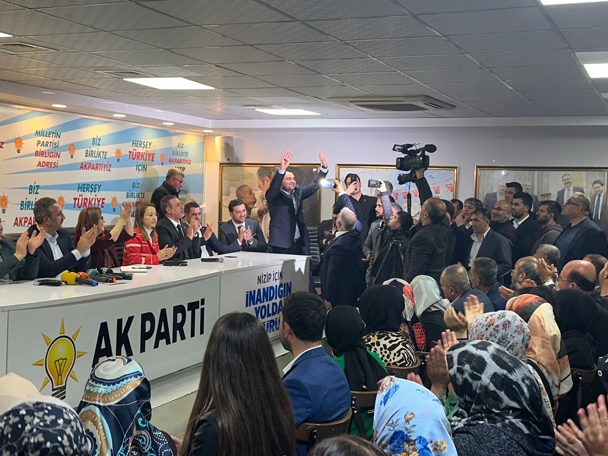 korkmaz_ab's tweet photo. 📍Nizip

İlçe teşkilatları ziyaretlerimiz kapsamında Nizip ilçe teşkilatımız ile bir aradaydık. İlgi ve alakasını eksik etmeyen ilçe sakinlerimiz bizleri gözümüzü arkada bırakmadan uğurladı. 

Teşekkürler Nizip.

@abdulhamitgul 
@FatmaSahin https://t.co/i4oFpxDQjV