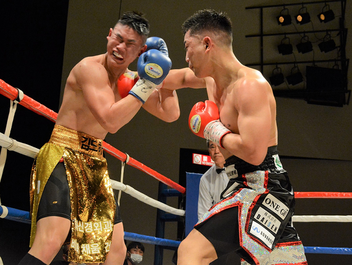 beat_macc's tweet photo. 日本ミドル級王者の国本陸が無冠戦に豪快にTKO　日本ランカーのデカナルドも快勝
https://t.co/R2kswS0daJ https://t.co/Ma5uamk5Ir