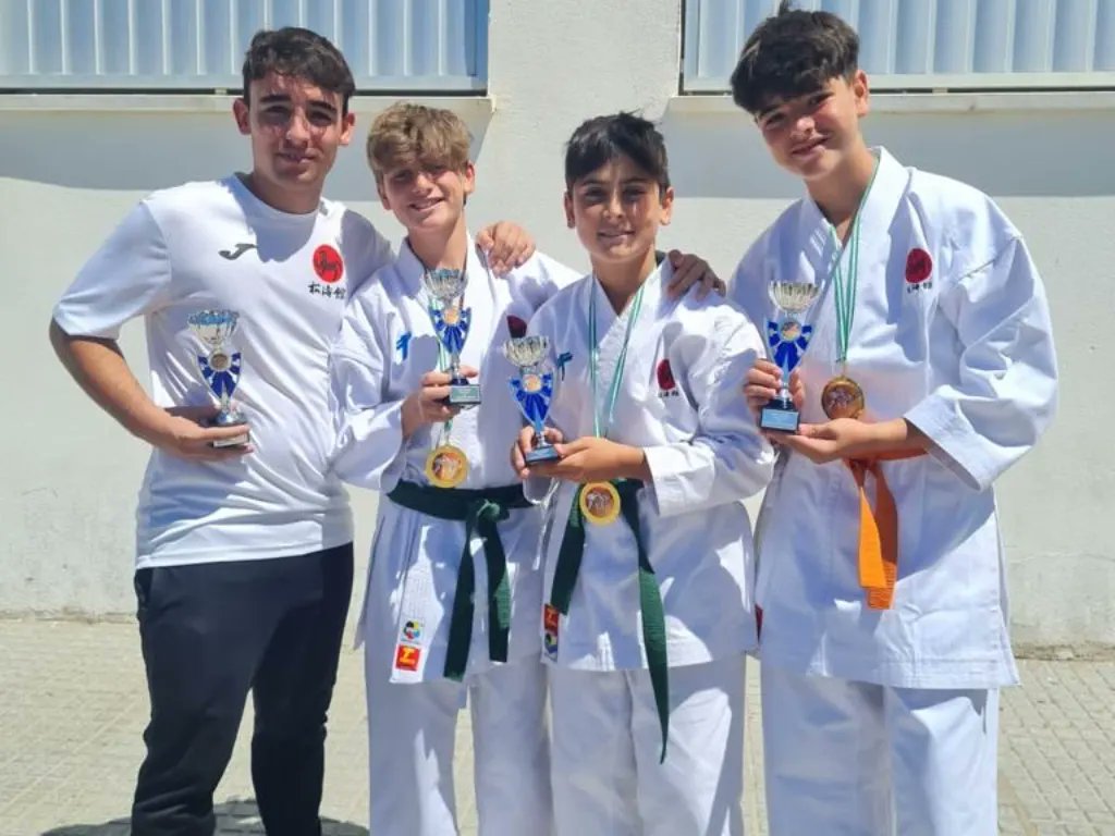CDADFINEM's tweet photo. 🥋 Campeonato provincial de karate de la AADPT celebrado en Cádiz. Enhorabuena a nuestros competidores/as por su gran trabajo 👏

©️ #CDADFINEM https://t.co/OEmw9JUXiB