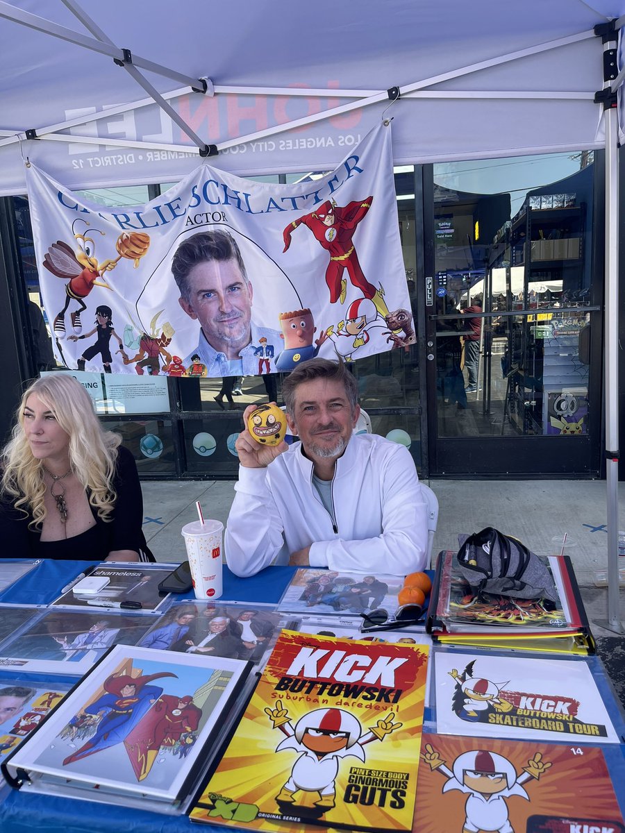 HoraToraStudios's tweet photo. #WeCon was rad! I was given lemons randomly by @charlieschlatter (nice dude, btw). So, you know how I am. I REMARKED THEM. WITH DEMON BITCH. Well, he appreciated that a lot! Also, @jt_otero and @meshellwaffleo stopped by with their friends Ryan and David @wondercon panel. https://t.co/Eq9U5zvY1l