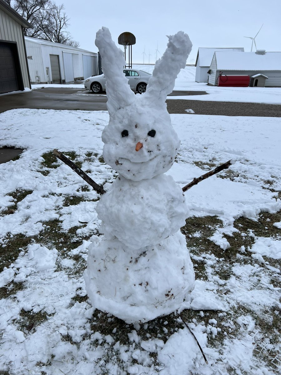 tjwags3's tweet photo. Three of the last four years we have had snow accumulated the middle of April. #plant23 https://t.co/bAtcgOj05w