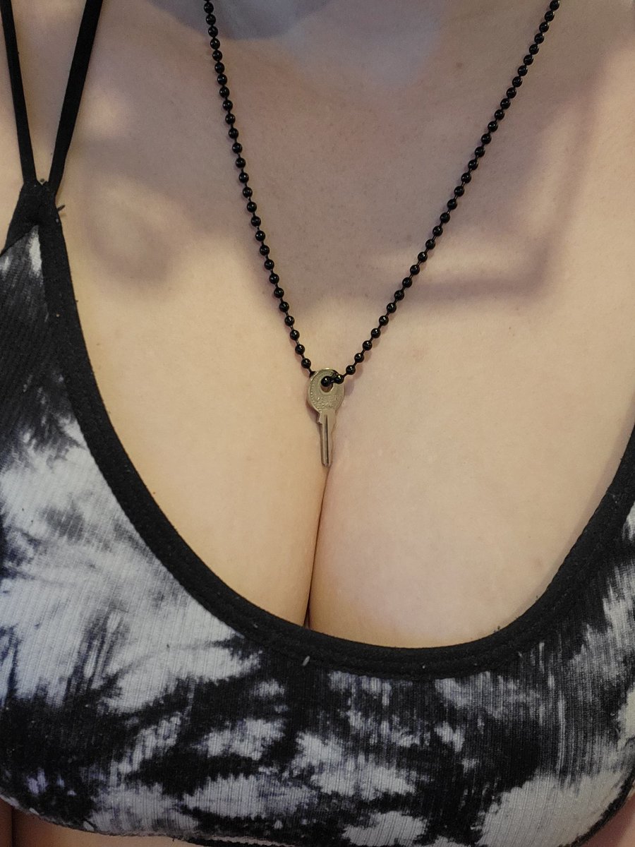 kim_Leni94's tweet photo. Hier nochmal eine Erinnerung wem du gehörst! Ich hoffe für dich, dass du weißt wie es ohne mich wäre.
#Sklave #Strafe #Herrin #mistress #slaves #femdom #findom https://t.co/zFNaEmm1Io