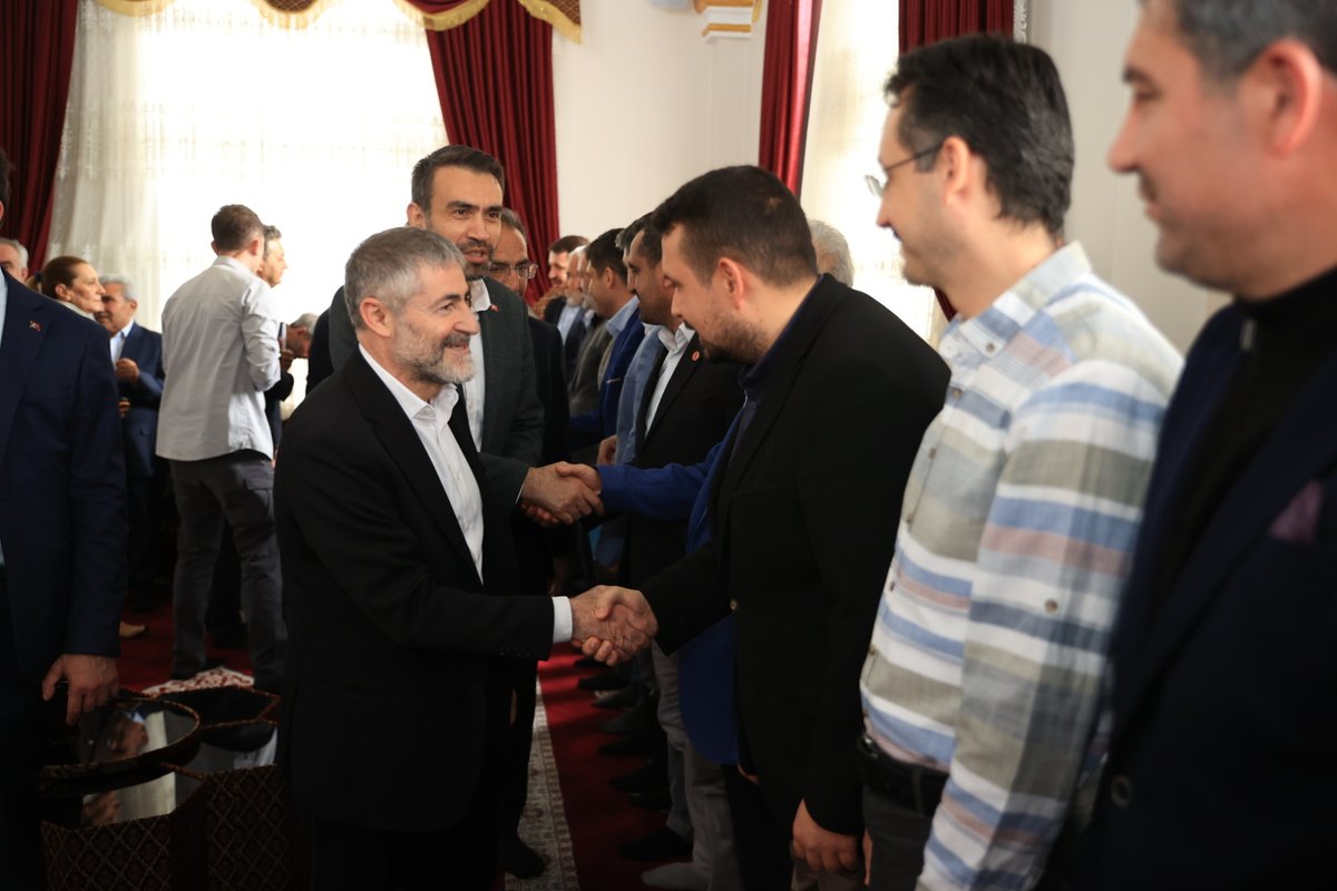 NureddinNebati's tweet photo. Mersin’deki çalışmalarımız kapsamında, Sivil Toplum Kuruluşlarımızın temsilcileri ile bir araya geldik. İstişareye dayalı katılımcı bir anlayışla, STK'larımızın yenilikçi fikirlerini ele alarak Mersin’imize değer katacak projelerimizi kapsamlı bir biçimde değerlendirdik. https://t.co/SCnc91ie67