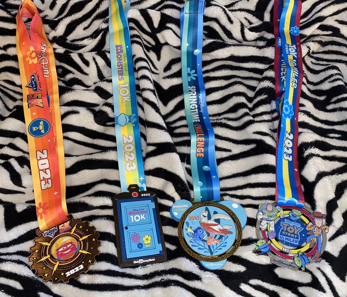lilrunner's tweet photo. Some well earned bling. Three 2:30 am wake up calls. 19.3 miles. 😎 #rundisney #springtimesurprisechallenge #springtimesurprise https://t.co/feVpl24ljT
