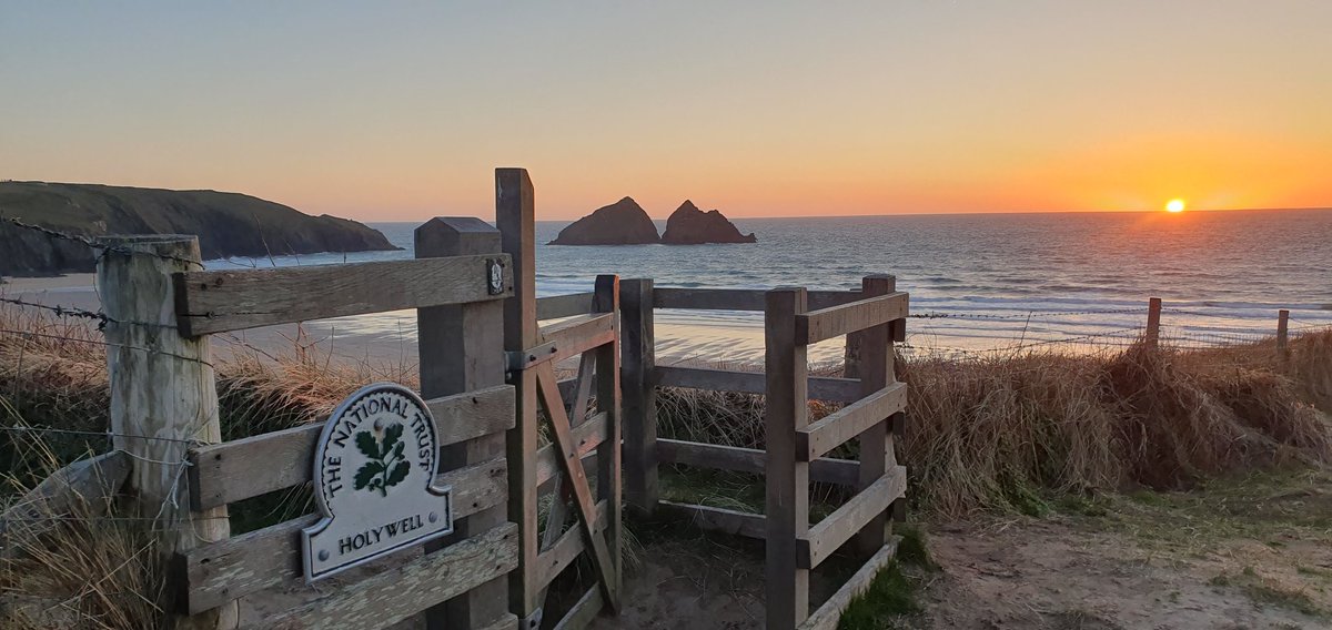TomShakespeare_'s tweet photo. Holywell Bay, Cornwall #Holywell #holywellbay #Cornwall #beach #southwestcoastalpath #coast #southwestcoastpath #surf #sea #sunset #hiking #easterholidays https://t.co/X6TEc6mzwE