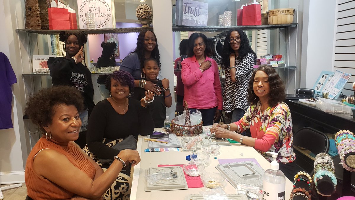 JacquelineOO7's tweet photo. STEM AND GEMSTONES bracelet workshop @clore_rhae & @expresso_books @expressokidsorg @CobbGalleria #target #pitsco #stemkits #STEMeducation #stemisfun #handsonlearning #thinkbox @nationalgeographic #digitup #digkit #crystals #Diamond #Emerald #ruby #Sapphire DM for workshop dates https://t.co/WzBC6Ys3re