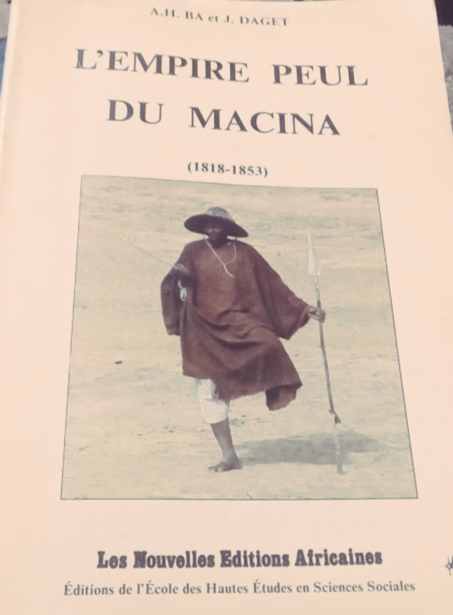 Sileye22's tweet photo. Les septs qualités d'un dirigeant selon Cheikou Amadou, le fondateur de l'Empire peul du Macina ( 1818-1853).  
1- Ne pas s'emporter en cas de désagrément par autrui
2- Ne pas se disputer avec son adversaire 
3- Ne pas envier le bien d'autrui 
4-Ne jamais éconduire les quémadeurs https://t.co/vUuzt5IJ91