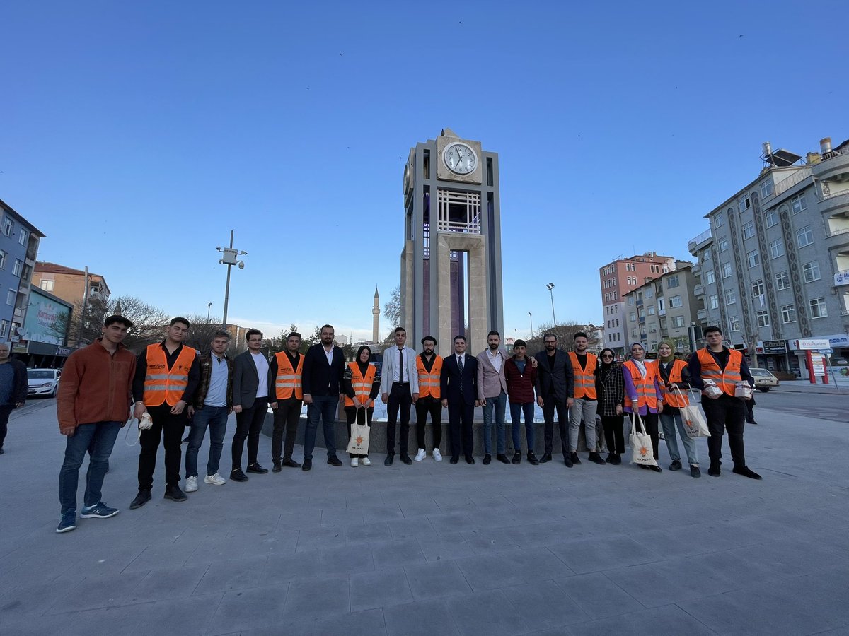 📌 Karaman / İftara 5 Kala

Karaman Gençlik Kolları Başkanımız @kemaltoprak94 ve <a href="/akgenckaraman/">AK Gençlik Karaman</a> Teşkilatımızla beraber iftara geç kalan Karaman’lı Hemşehrilerimize iftarlık dağıttık.Liderimiz <a href="/RTErdogan/">Recep Tayyip Erdoğan</a> selamlarını ileterek.Partimize destek istedik.