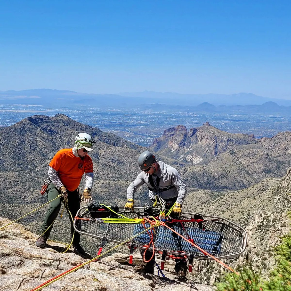 SARA had a technical rope rescue training day yesterday. We practiced litter scoops at Windy Point. Training to keep those skills sharp!