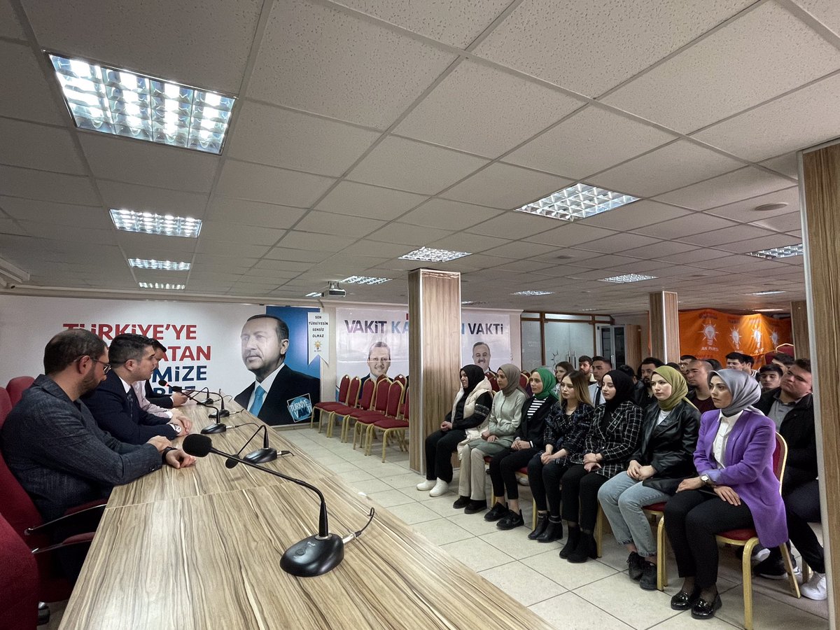 📌 İL GENÇLİK KOLLARI YÖNETİM KURULU TOPLANTISI 

Genel Merkez MKYK Üyemiz ve Bölge Koordinatörümüz Sayın Erdoğan DÖNMEZ’in katılımları ile yönetim kurulu toplantımızı gerçekleştirdik. Başkanımızın Karaman’ımıza yapmış olduğu hoş ziyaretinden ötürü kendilerine teşekkür ederiz..