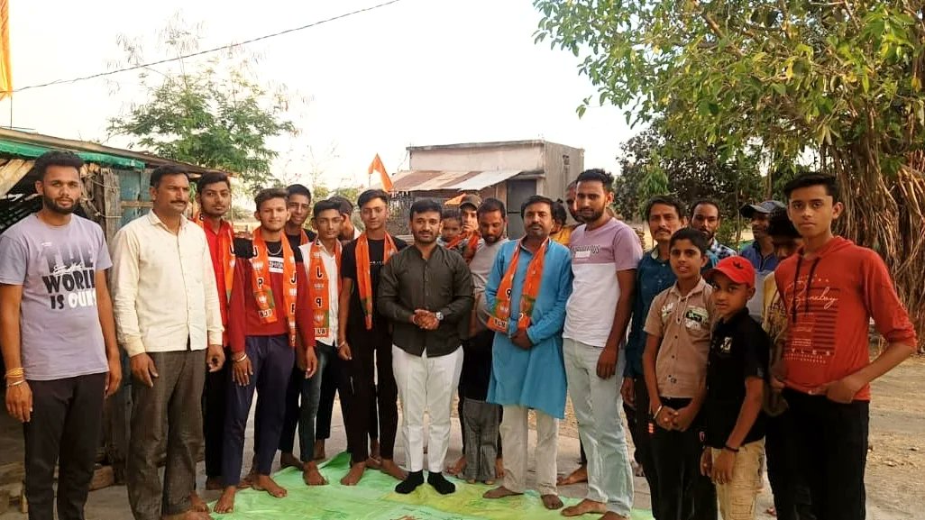 hs_budhaniya's tweet photo. भाजयुमो हातोद मंडल की पंचायत डाँसरी,अटावदा,उषापुरा में #युवा_चोपाल सम्पन्न हुई ।
#हितेन्द्रसिंहबुढानिया
#भाजयुमो_मंडल_अध्यक्ष_हातोद
#Hatod #हातोद
#yuwa_chopal
@BJP4MP @ChouhanShivraj @HitanandSharma @KailashOnline @vaibhavpawarmp @BJYM @bjym4mp https://t.co/kH9HAI75Jf