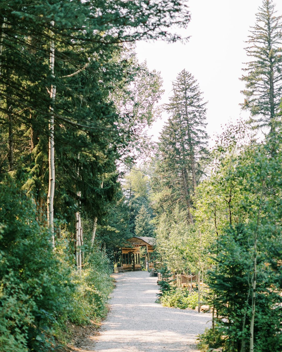 From the moment you drive up to our grounds, we guarantee you'll fall in love. With endless photo opportunities, a flow to the grounds, and nature everywhere you look, Blackstone Rivers Ranch is the perfect Colorado venue.

blackstoneriversranch.com
📸 Sarah Porter Photography