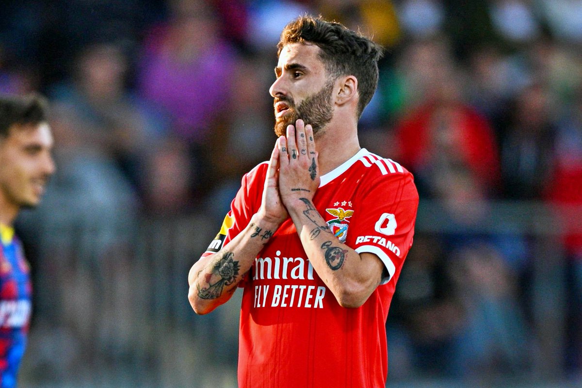 Desde a paragem de seleções:

🏴󠁧󠁢󠁥󠁮󠁧󠁿 Arsenal: 1 vitória em 3 jogos
🇪🇸 Barcelona: 1 vitória em 4 jogos
🇩🇪 Bayern: 2 vitórias em 5 jogos
🇮🇹 Napoli: 1 vitória em 4 jogos
🇵🇹 Benfica: 1 vitórias em 4 jogos