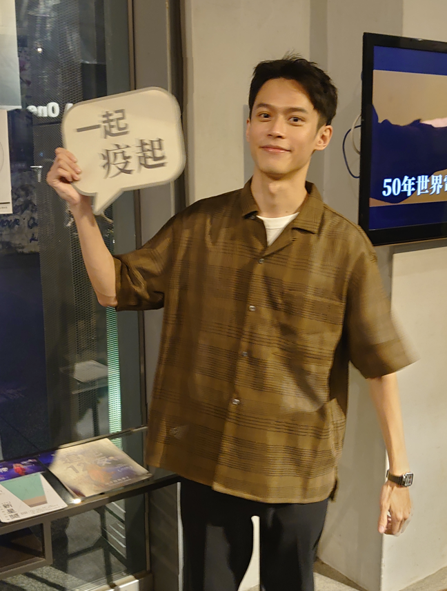 MuyuNanVT's tweet photo. 今天去看了SARS主題的電影，小智在裡面的腳色是胸腔外科住院醫師，映後有出席Q&amp;A！

一起看疫起
Let's watch "疫起/Eye of the storm" together.

#黃雋智 #疫起 #Eyeofthestorm #catchplay https://t.co/3u74gSViFN