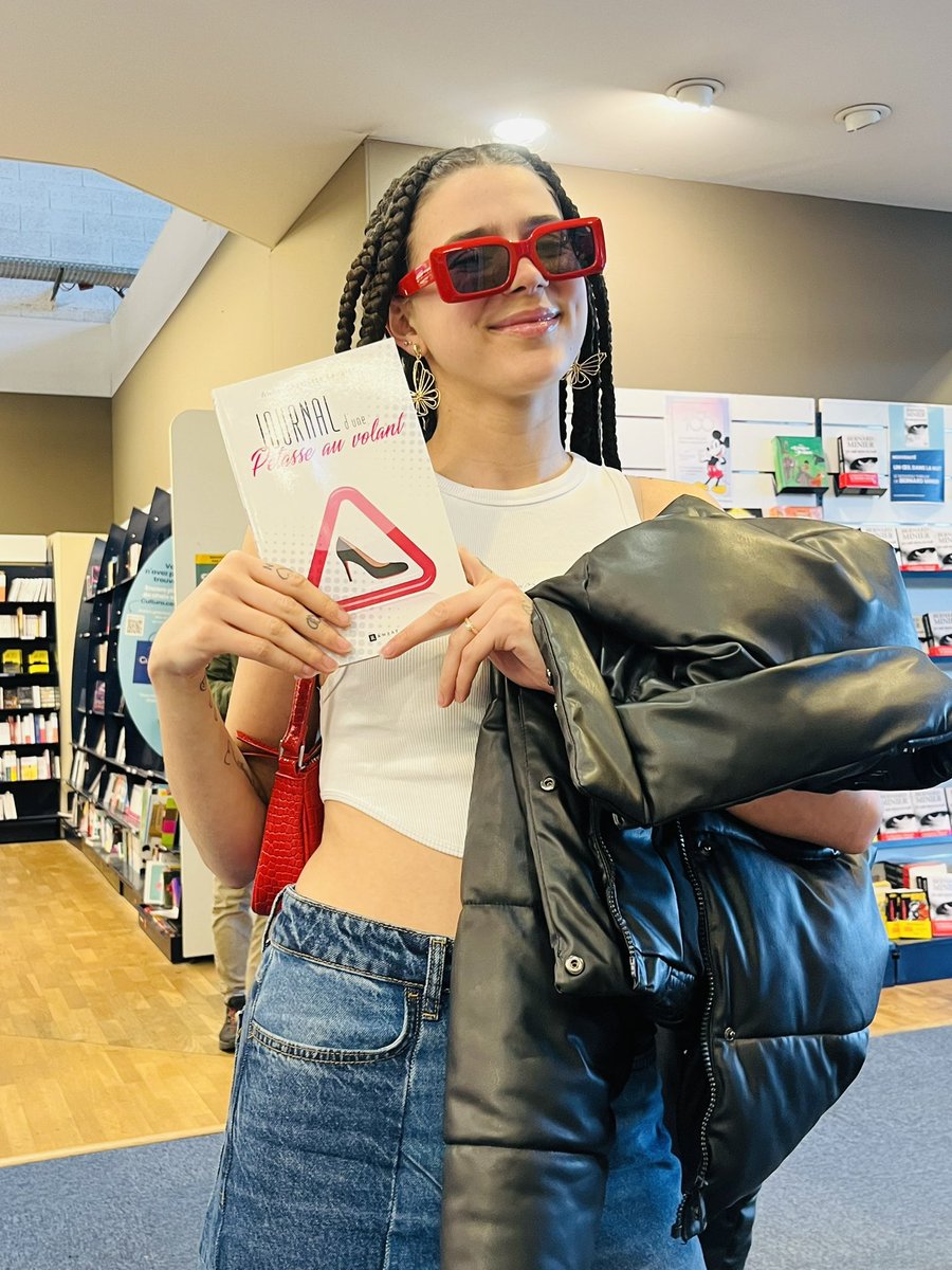 Une dédicace cocasse à Cannes aux côtés de la talentueuse Virginie Platel, scénariste (« Un gars une fille », c’est elle) et romancière… Nos héroïnes ont un point commun : ce sont des femmes de caractère !

Merci #Cultura #Cannes 

📚 Journal d’une Pétasse confinée, Ramsay