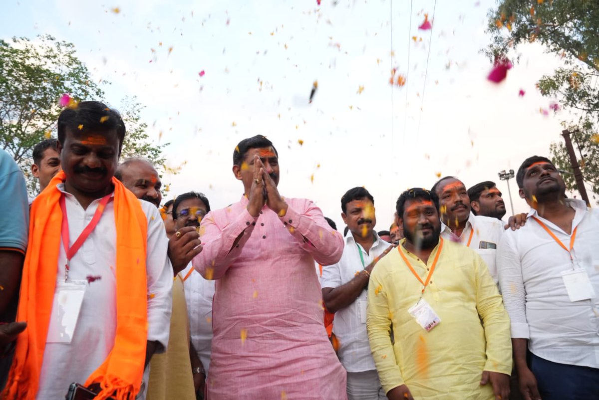 PMROffice's tweet photo. #Tapati Arati glimpses https://t.co/NdNeZKqgpW