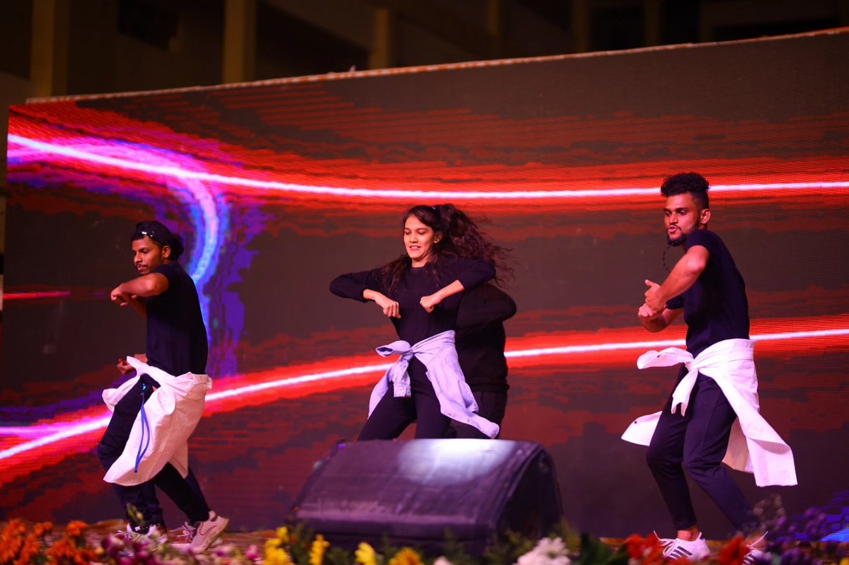 ksrmceofficial's tweet photo. It's a colourful night with a number of dances in different genres
#SivanandaSmaranam2k23 #konnect2k23 #ksnrtrophy2k23 #kultural2k23 #statelevelfest #ksrm #ksrmce #klm #kandulagroups #engineering #kadap #ksnr #SivanandaSmaranam #sivanandareddy #kandulasivanandareddy #ksnrliveson https://t.co/XnKBqhI38c