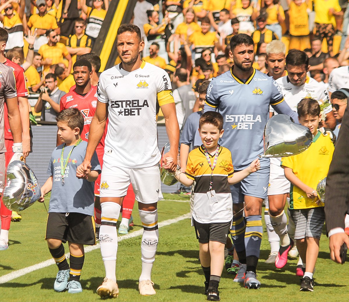 CriciumaEC's tweet photo. Juntos pela inclusão 🐯 Respeito aos autistas 💛🖤

.
.
📸 Celso da Luz | Criciúma E.C. https://t.co/XfNFbgqezQ