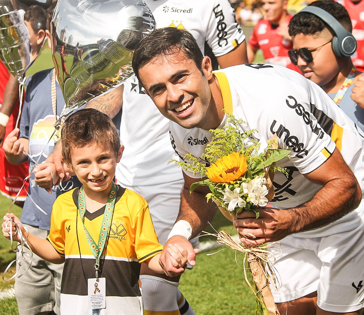 CriciumaEC's tweet photo. Juntos pela inclusão 🐯 Respeito aos autistas 💛🖤

.
.
📸 Celso da Luz | Criciúma E.C. https://t.co/XfNFbgqezQ