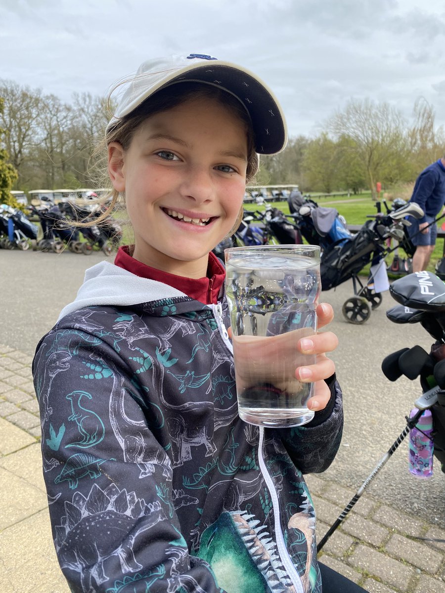 Interesting 9 holes for Darcey, first time we have been waved through by a slower four, but she aced her drive in front of them and after some dodgy approach shot’s chipped in…. as important, smiles and a pint to end 🤗
#GirlsGolf #GirlsGolfRocks