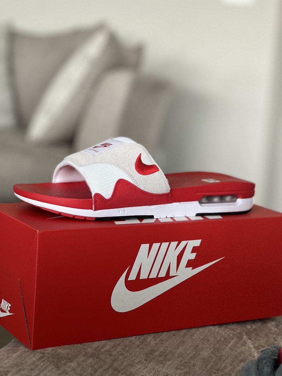BigMacsKickz's tweet photo. Gotta get ready for beach season! Air Max 1 slides. #airmax #airmac #airmax1 #slides #nike https://t.co/6wnbEFbau9