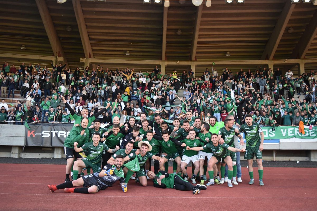 Dous anos que existe a #SegundaRFEF, e dous anos nos que ascende directo un galego a #PrimeraRFEF! 🤩

Parabens ao <a href="/CD_Arenteiro/">CD Arenteiro</a> e a toda a familia do Carballiño. Completamente merecido por este temporadón👏💚