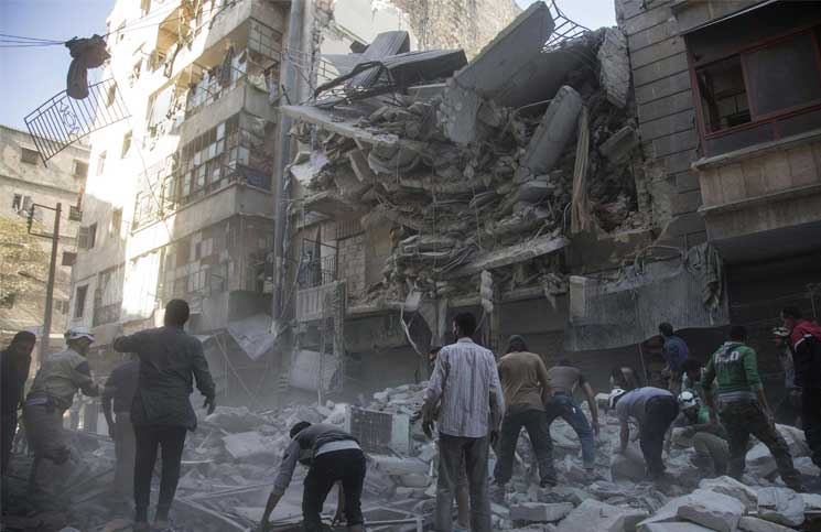 freedom9543's tweet photo. هذه #حلب 2016 عندما اجتمع الروس وإيران وعصابات الأسد
على أهالي حلب وأقسموا أن يخرجوهم منها تحت مسمى "التحرير"
عندما جعلوا من حلب مدينة تسكنها الأشباح.. عندما وقف العالم مكتوف الأيدي يشاهد انهيار المدينة وموت أهلها كأنه يشاهد فيلم سينمائي.
#التطبيع_مع_الأسد_جريمة https://t.co/9qEGanPceY